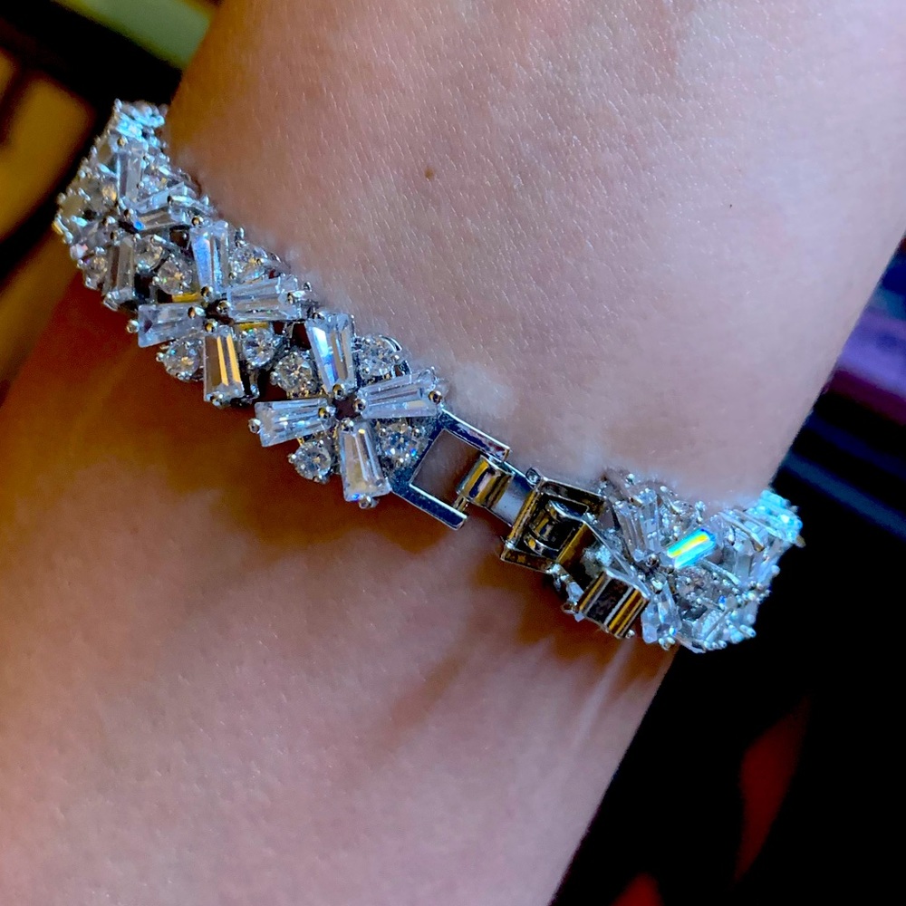 Sparkling crystal bracelet